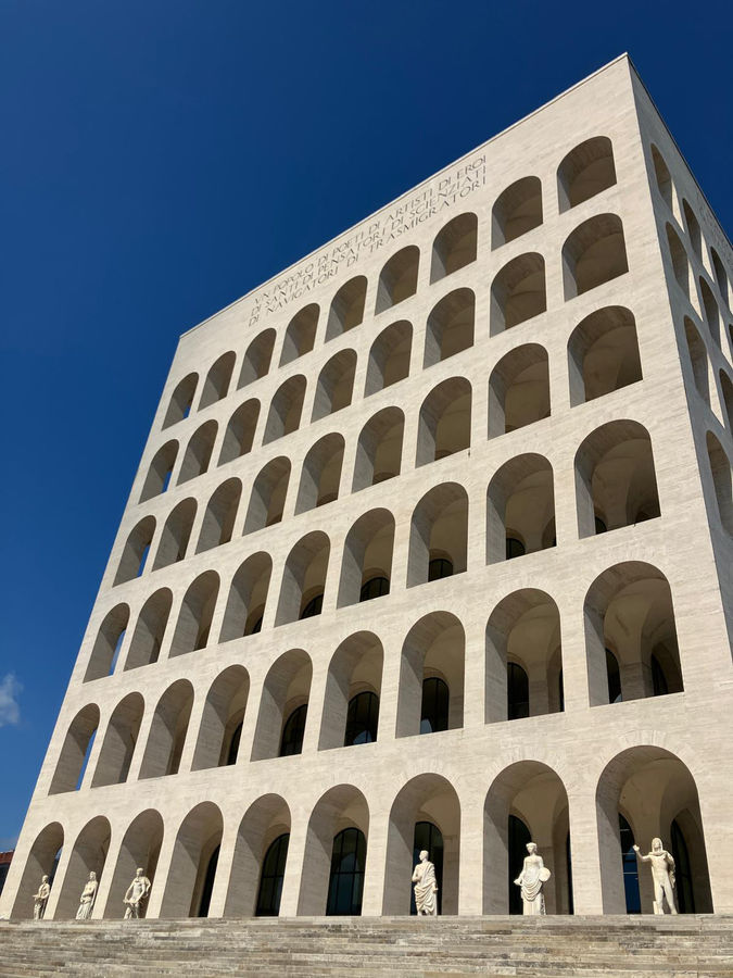 roma-eur-palazzo-della-civilta-italiana-eur-roma