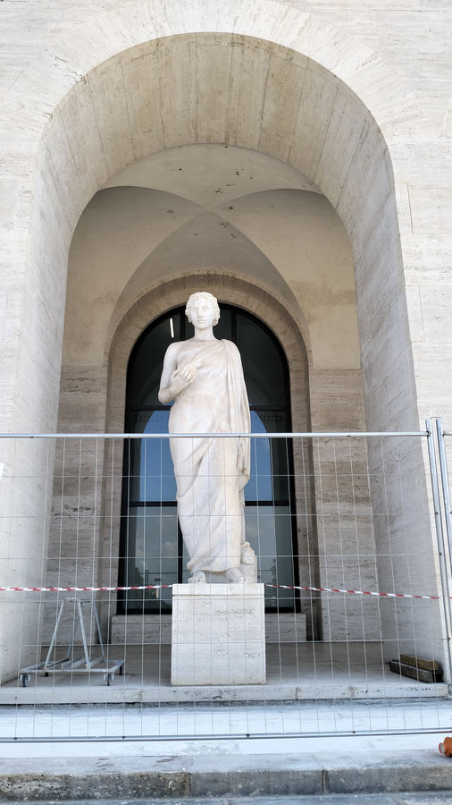 roma-eur-la-filosofia-palazzo-della-civilta-italiana