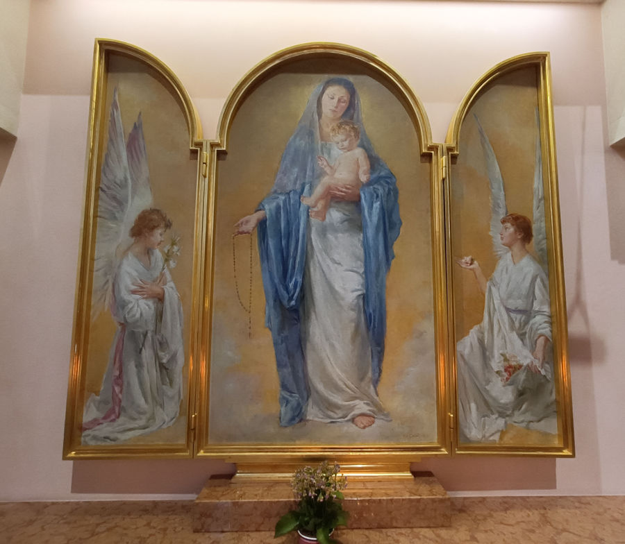 bolzano-madonna-col-bambino-e-angeli-trittico-chiesa-di-cristo-re