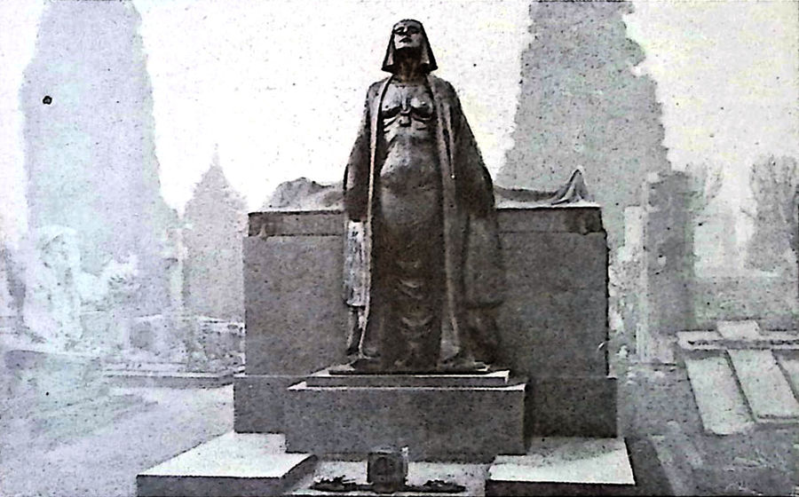 sfinge-monumento-funerario-nel-cimitero-di-milano-tomba-apostolo