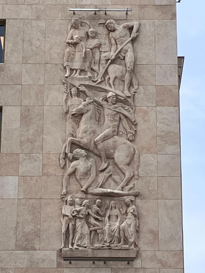 milano-palazzo-del-toro-allegorie-del-lavoro-e-dellassistenza-bassorilievo