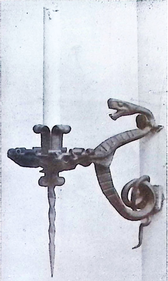 bracciale-a-muro-nel-castello-di-gradara