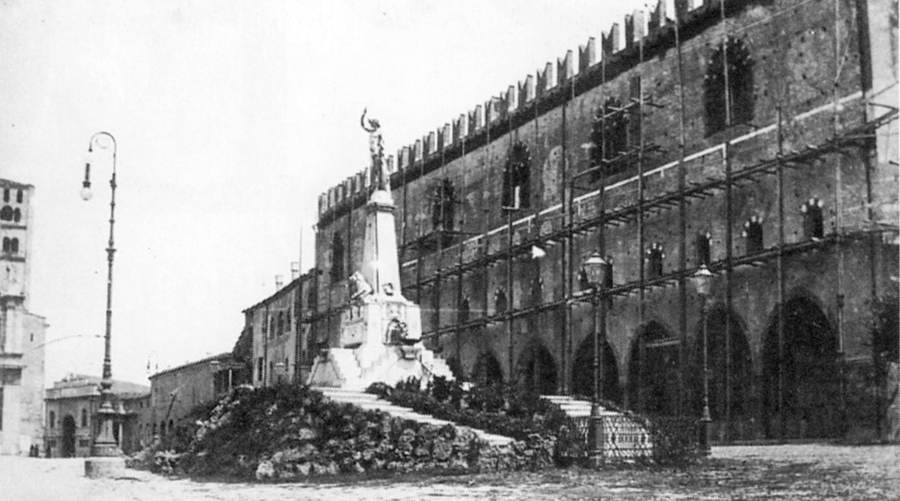 monumento-ai-martiri-di-belfiore-mantova-piazza-sordello-ora-nei-giardini-di-belfiore