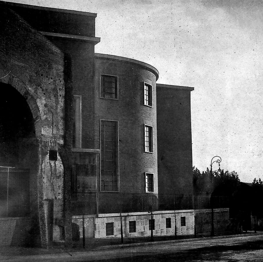 roma-sede-del-pontificio-ateneo-lateranense-un-angolo-del-nuovo-edificio-con-i-resti-di-costruzioni-romane
