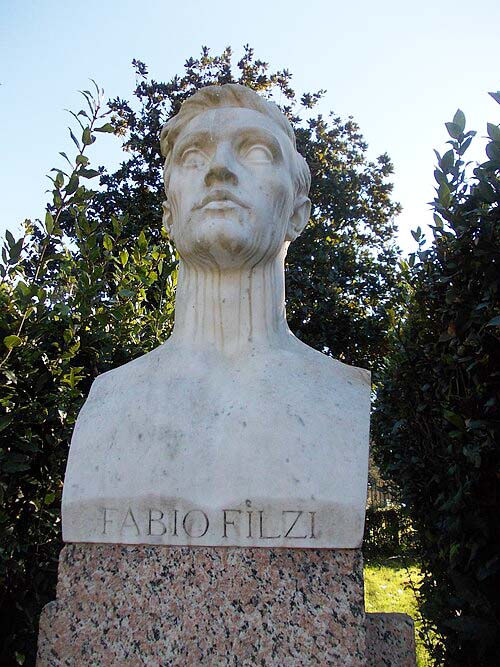 busto-di-fabio-filzi-al-pincio-roma