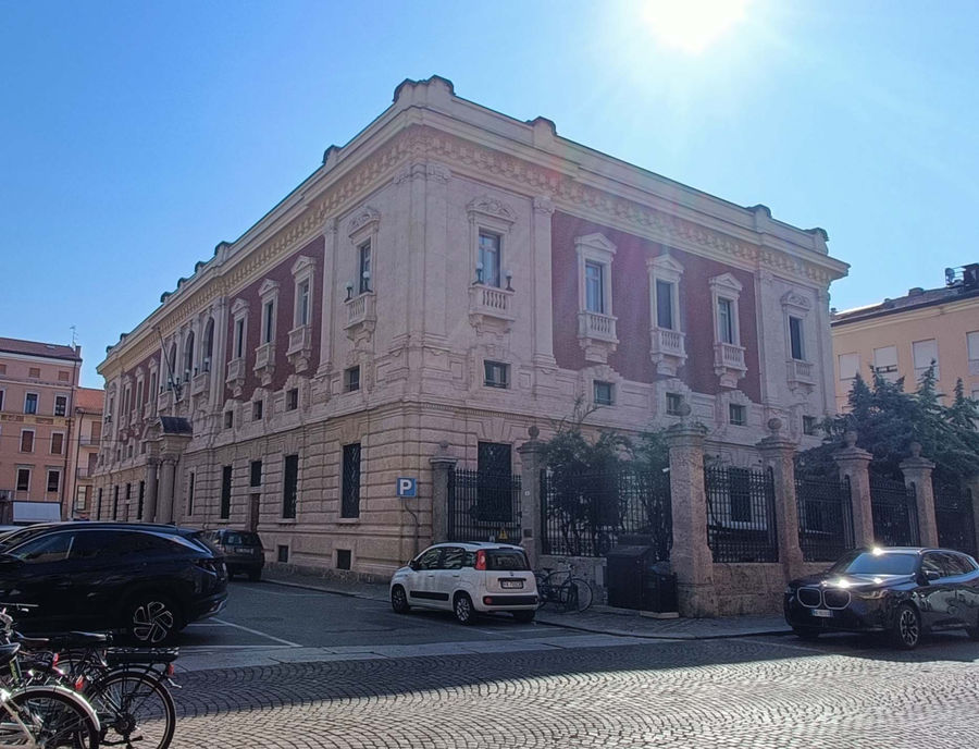 mantova-palazzo-banca-ditalia-angolo-via-pier-fortunato-calvi-via-battista-spagnoli