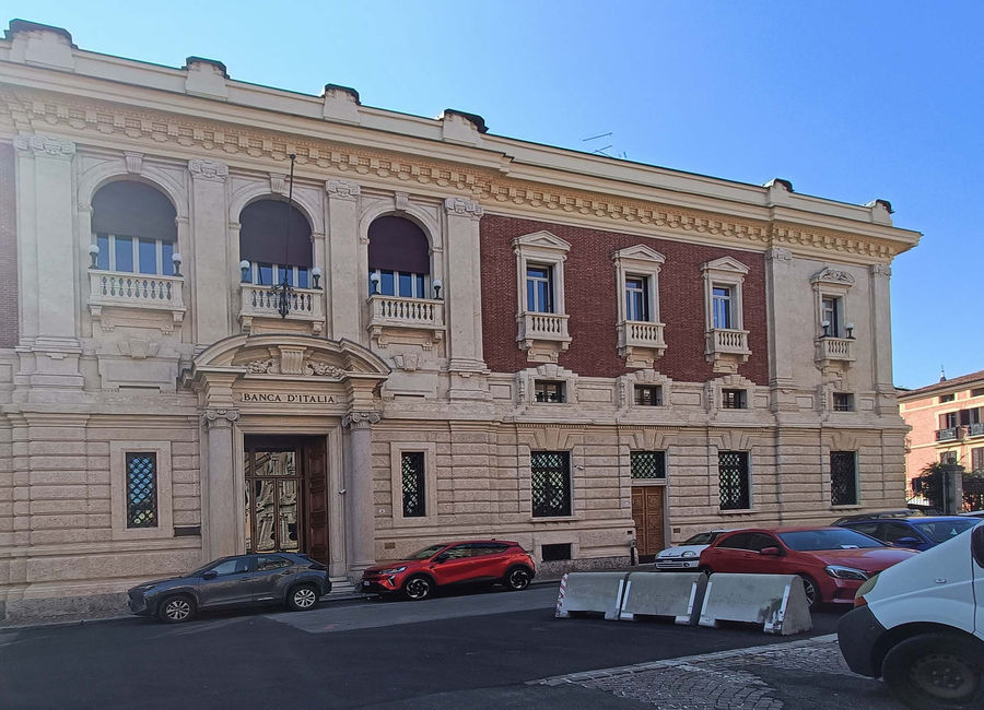 mantova-palazzo-banca-ditalia-via-battista-spagnoli-fronte