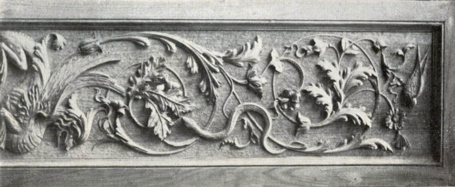 particolare-di-fregio-in-noce-intagliato