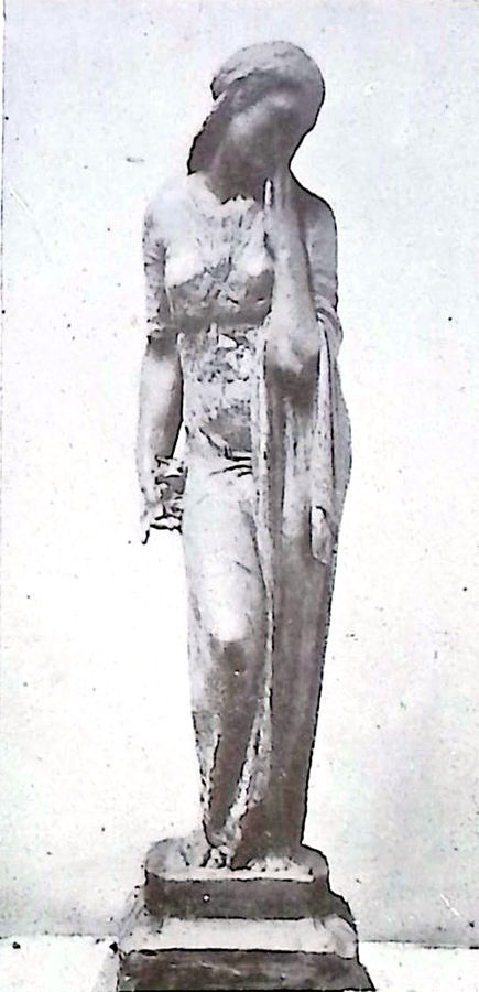 frammento-del-monumento-funerario-alla-signorina-nocciaro-di-gangi