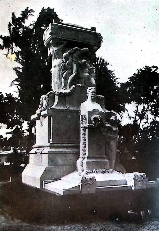 monumento-a-joaquin-nabuco-nel-cimitero-di-pernambuco-brasile