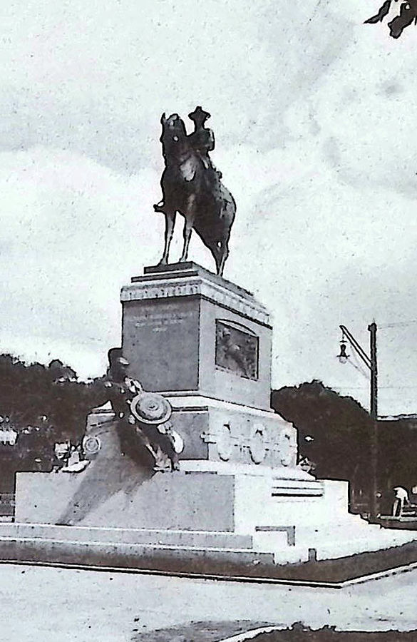 monumento-al-generale-a-rodriguez-in-avana-cuba