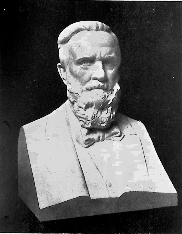 busto-di-stanislao-canizzaro-parte-superiore-del-monumento-nel-pantheon-di-palermo