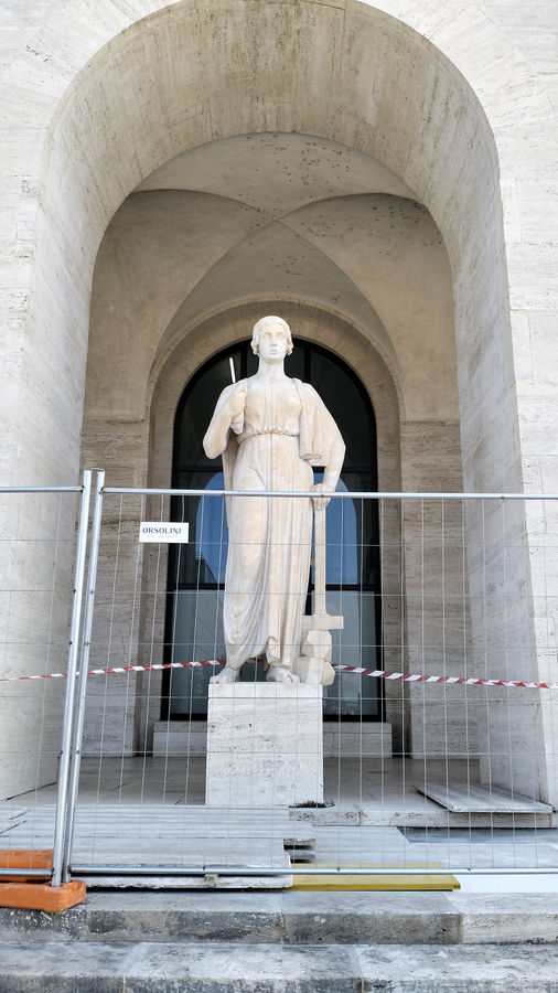roma-eur-lindustria-palazzo-della-civilta-italiana