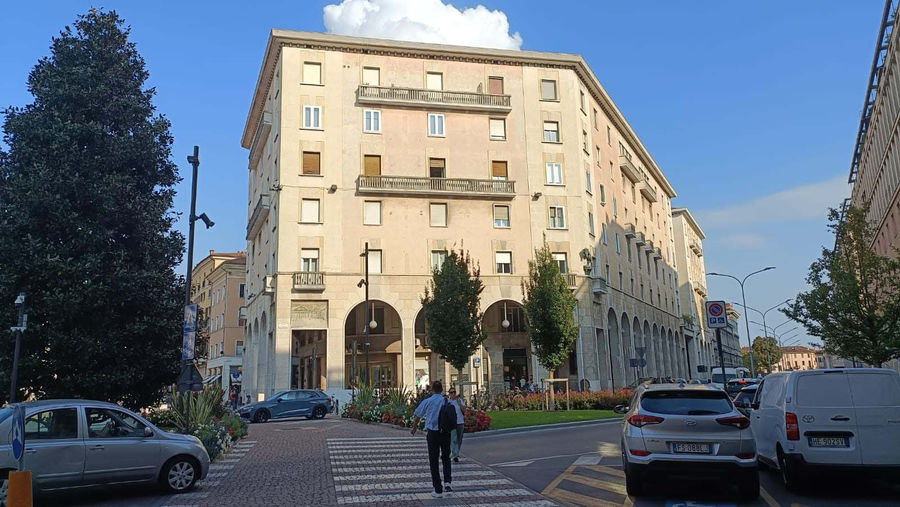 mantova-palazzo-bnl-banca-nazionale-del-lavoro-piazza-cavallotti