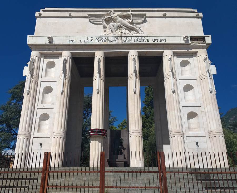 monumento-alla-vittoria-bolzano