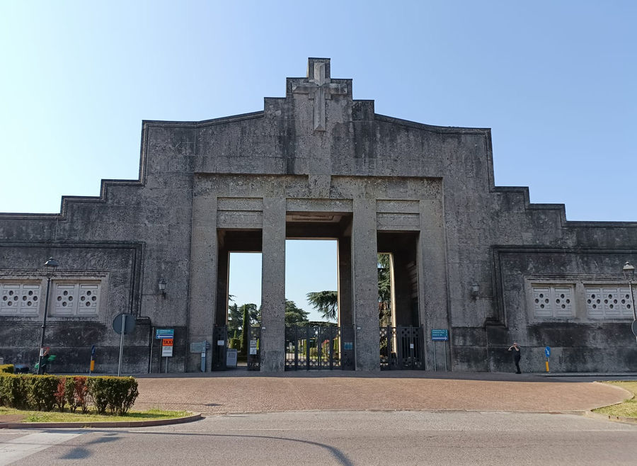 mantova-cimitero-monumentale-ingresso