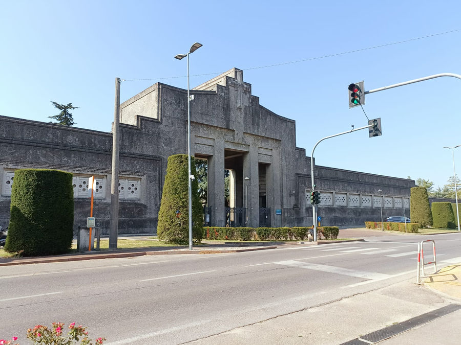 mantova-cimitero-monumentale-facciata-particolare