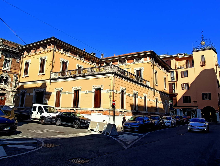 mantova-palazzetto-dei-consorzi-consorzio-di-bonifica-da-angolo-via-francesco-bertani-via-baldassar-castiglioni