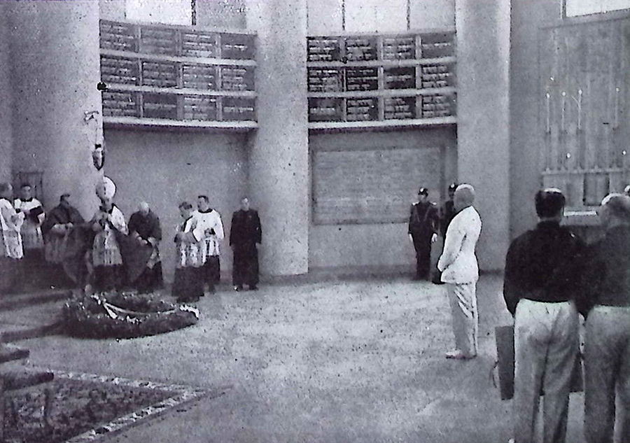 siracusa-monumento-ai-caduti-s-e-benito-mussolini-assiste-allinaugurazione-del-monumento