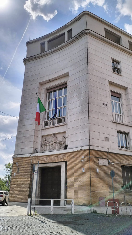 roma-palazzo-dell-opera-nazionale-maternita-infanzia-sul-lungotevere-degli-alberteschi-a-roma