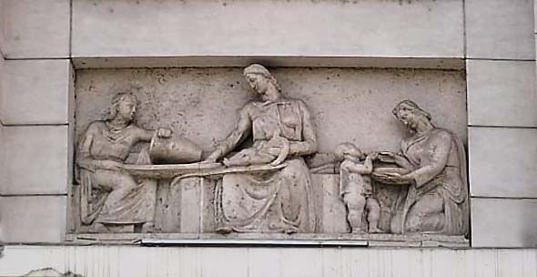 famiglia-roma-facciata-del-palazzo-dell-opera-nazionale-maternita-infanzia-lungotevere-degli-alberteschi
