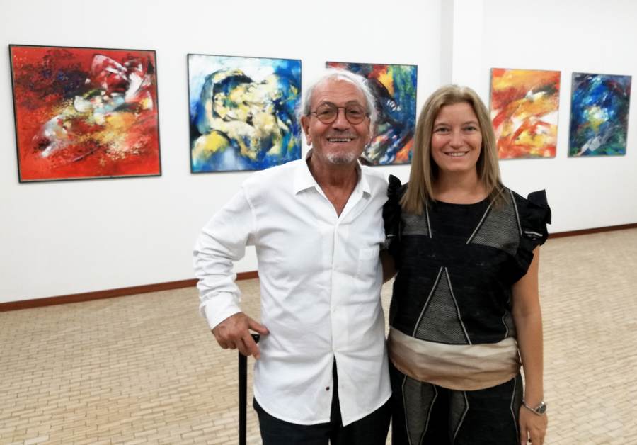 Michele Roccotelli con Arianna Sartori in occasione della sua mostra personale 