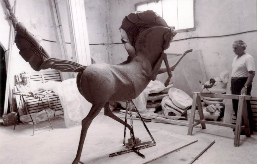 Cesare Ronchi con il suo Grande Cavallo, 1999