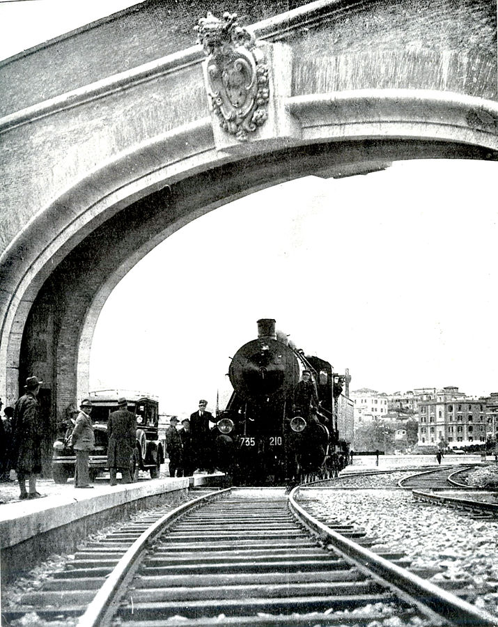 lo-stemma-di-pio-xi-nuova-stazione-della-citta-del-vaticano