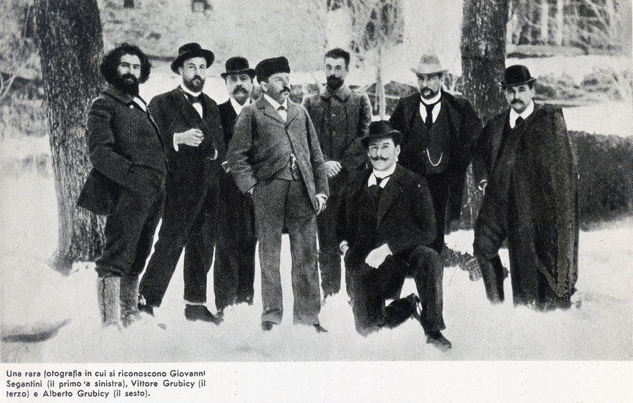 Giovanni Segantini (il primo a sinistra)