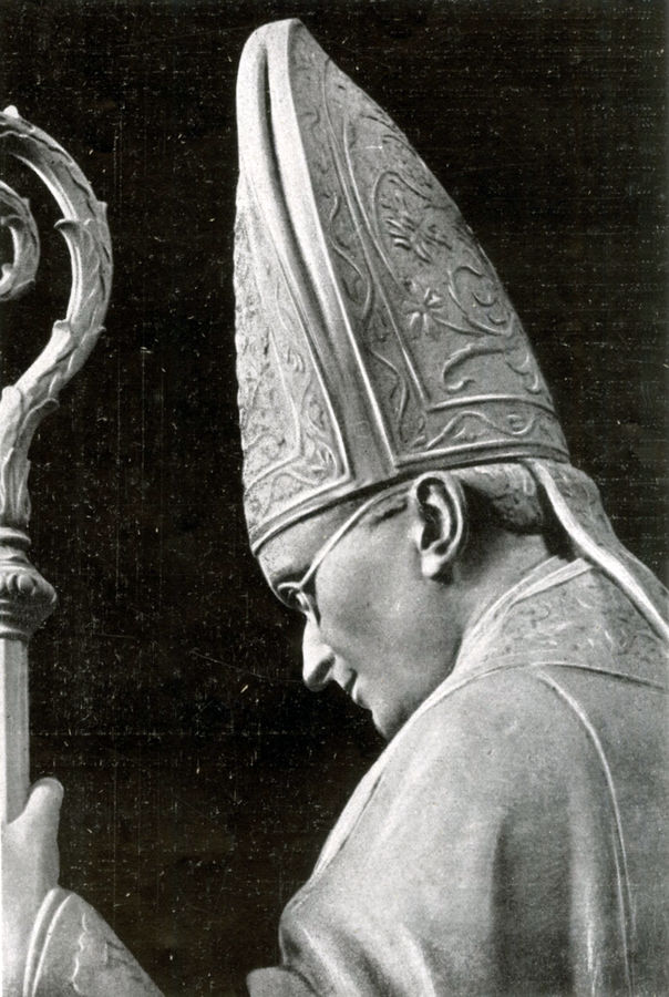 monumento-allarcivescovo-carabelli-particolare-siracusa