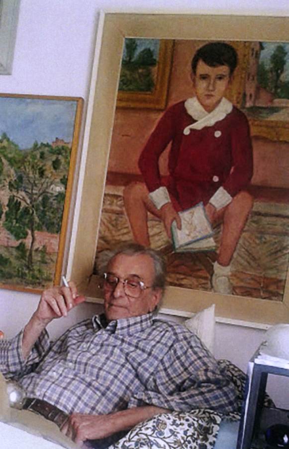Marcello Simonetta con alle spalle quadri del padre Maurizio