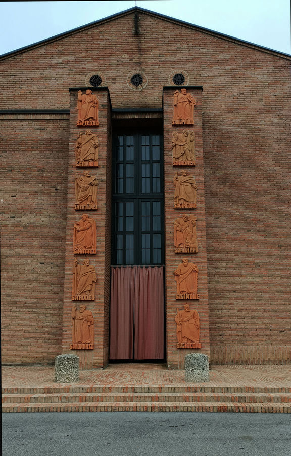 12-apostoli-facciata-chiesa-parrocchiale-di-moglia-di-sermide-mantova