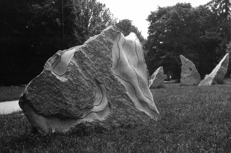 graniti-esposti-al-parco-sempione-milano-1978