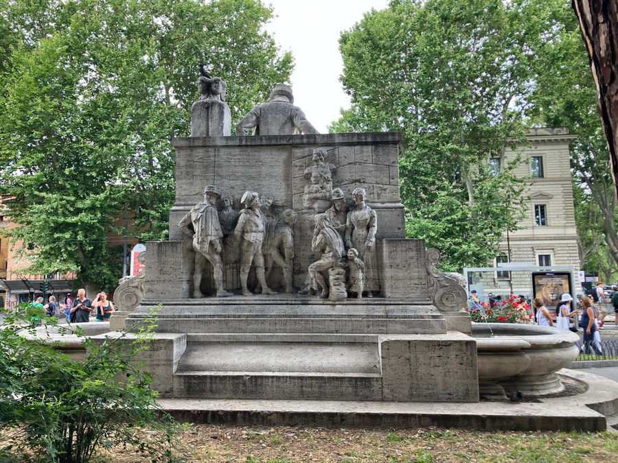 monumento-a-giuseppe-gioachino-belli-roma-parte-posteriore