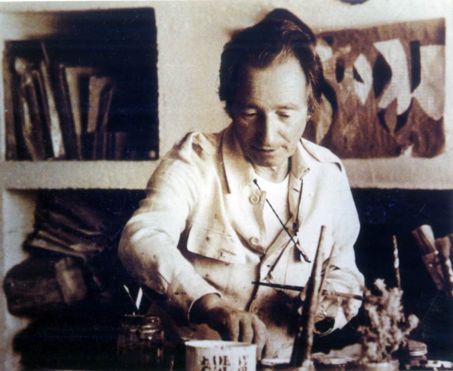 Wladimiro Tulli nello studio.