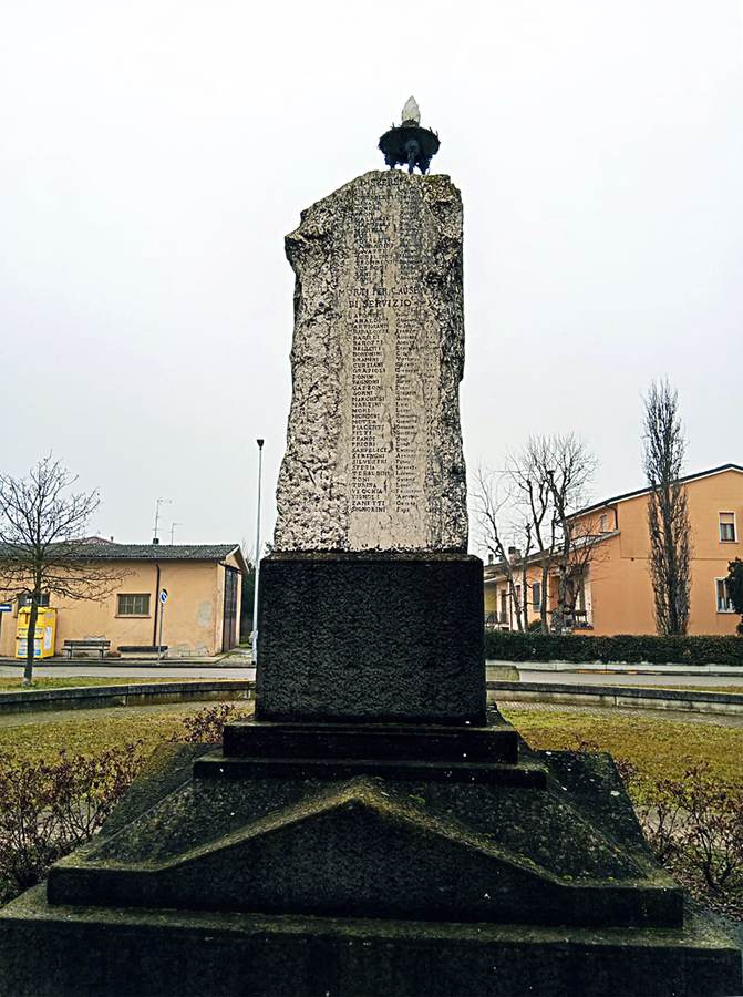 castellucchio-mantova-monumento-ai-caduti-retro