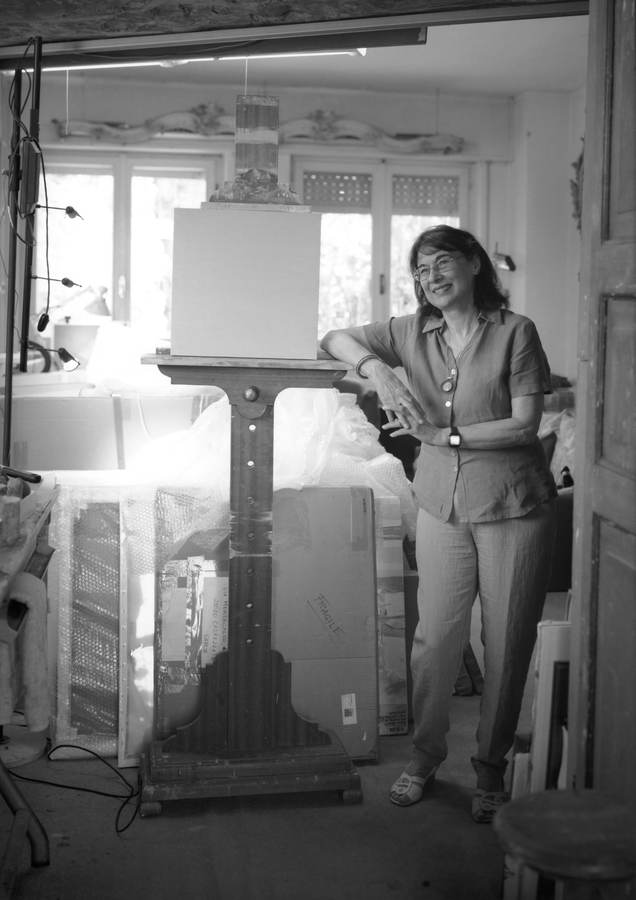 Silvia Venuti. Ritratto in studio. (foto Simone Casetta Registro Fotografico dei Poeti di Lingua Italiana)