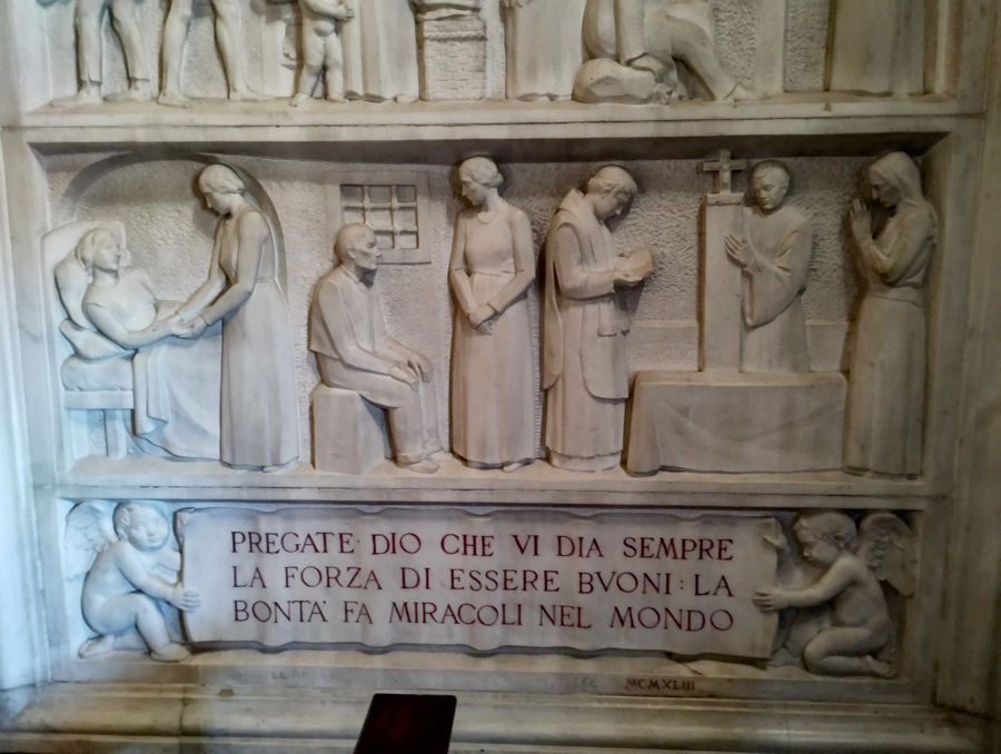 lannunciazione-e-le-sette-opere-di-misericordia-particolare-preghiera-chiesa-san-giorgio-bodio-lomnago-varese