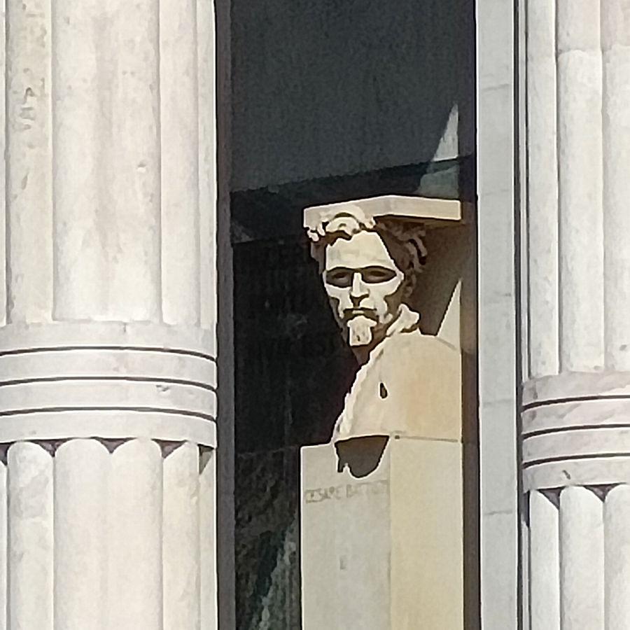 bolzano-cesare-battisti-monumento-alla-vittoria