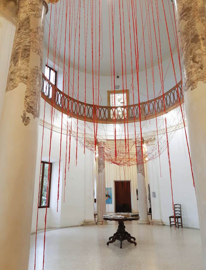legami-installazione-alla-8a-biennale-internazionale-di-arti-visive-di-villa-f-farsetti-santa-maria-di-sala-ve
