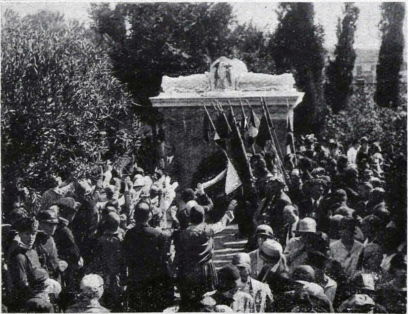 roma-campidoglio-ara-dei-caduti-fascisti-fregi-e-decorazioni