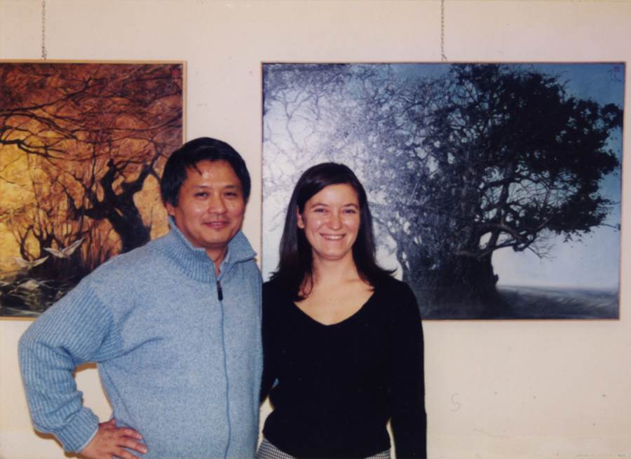 Zhiwei Zhou con Arianna Sartori in galleria a Mantova, 9 gennaio 2004.