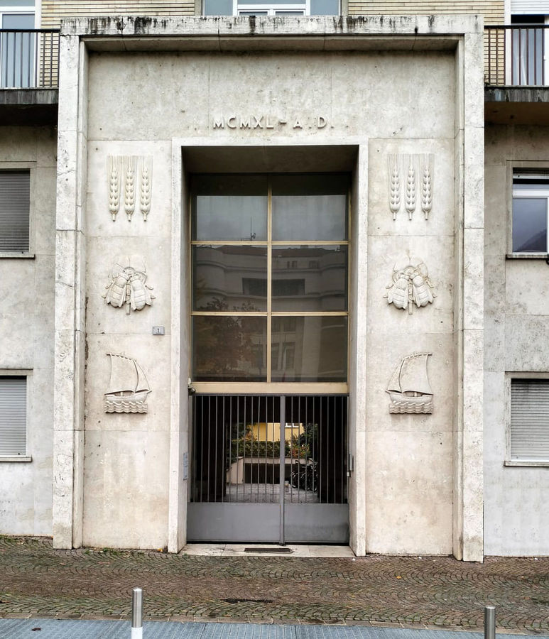 bolzano-palazzo-delle-corporazioni-particolare