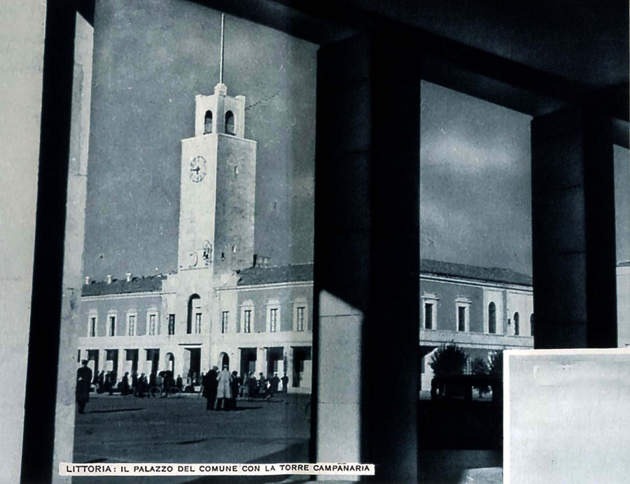littoria-il-palazzo-del-comune-con-la-torre-campanaria