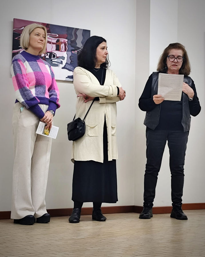 Adriana Zoudine con Arianna Sartori e Serenella Minto (Galleria Sartori - Mantova, 14 febbraio 2026)